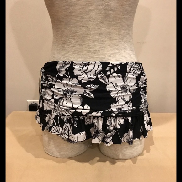 SOLD ON MERCARI! Anne Cole black white floral - Picture 2 of 8